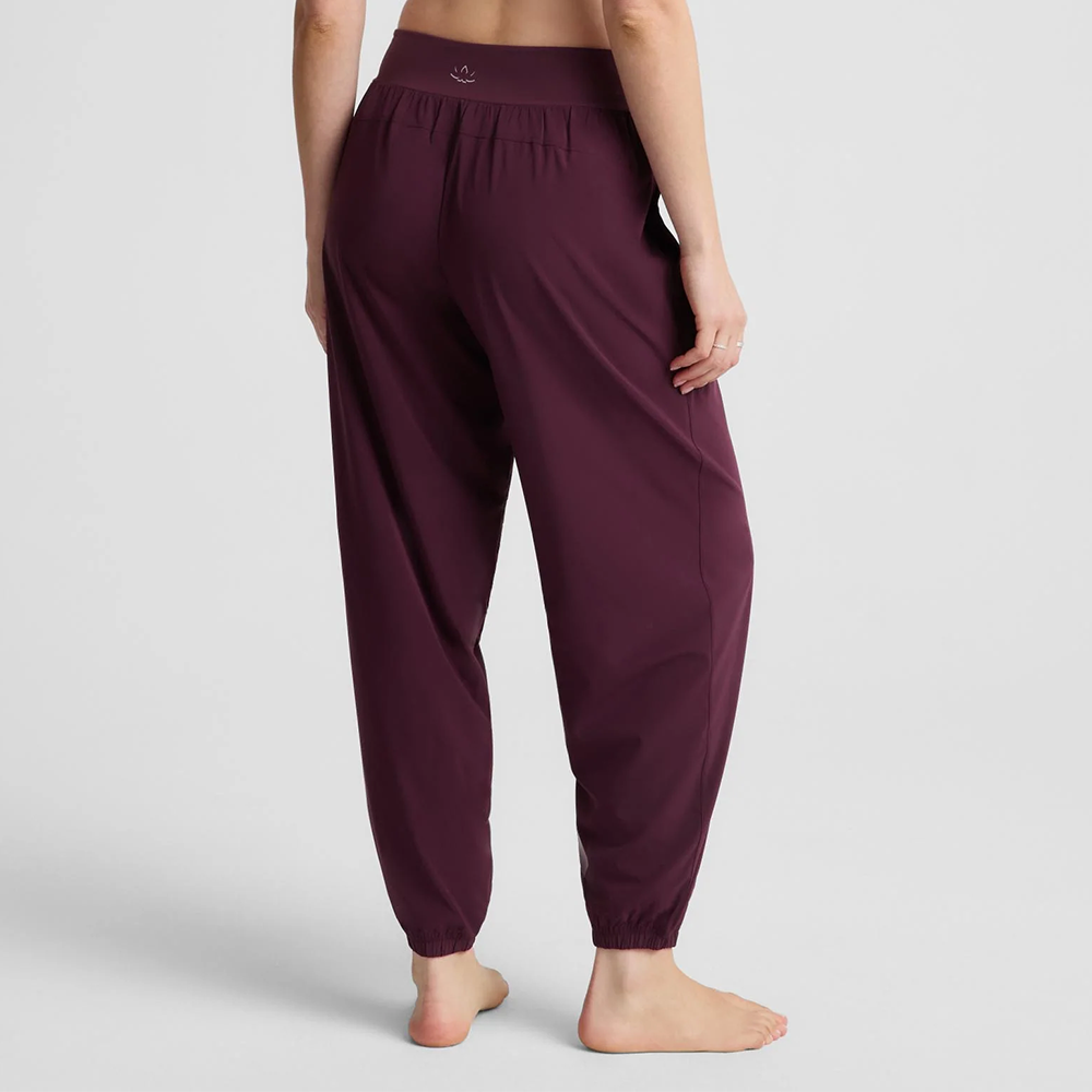 Glowzone Hybrid Jogger Cabernet