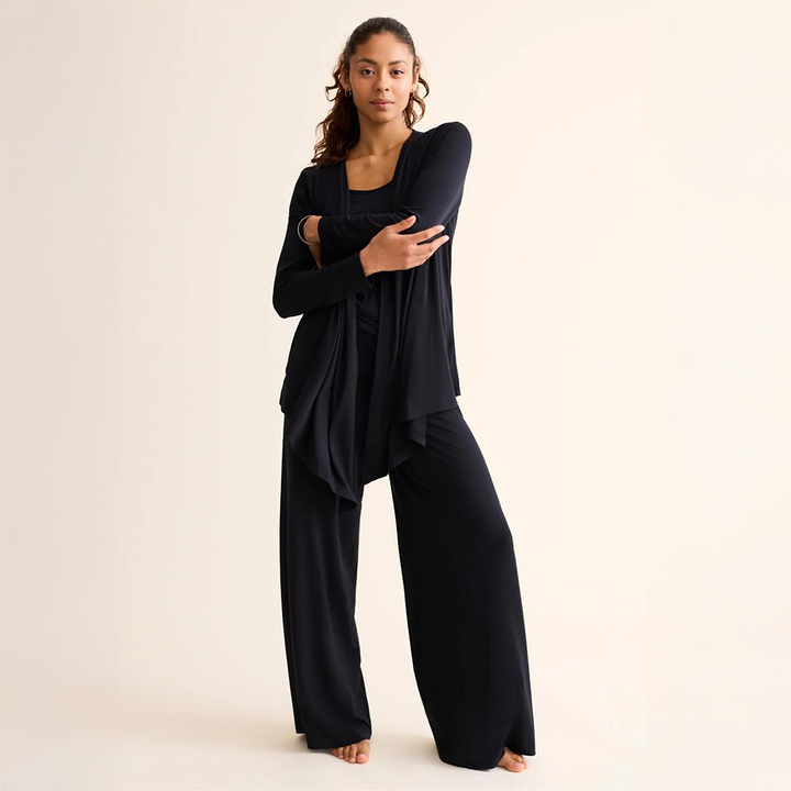 Cozy Wrap With Pockets Black