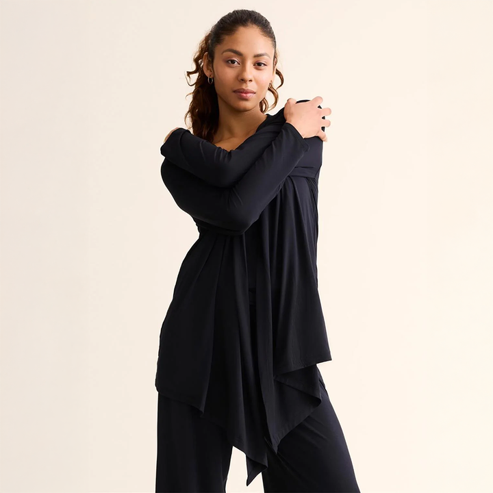Cozy Wrap With Pockets Black