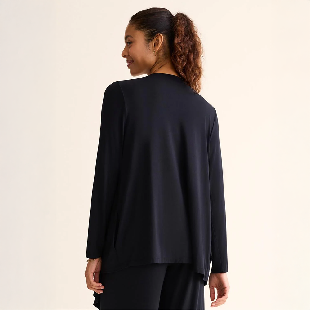 Cozy Wrap With Pockets Black