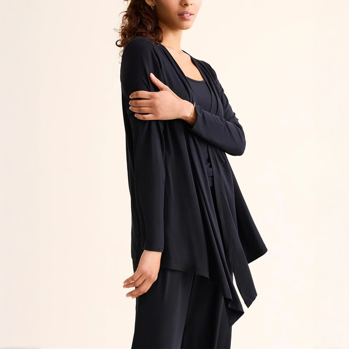 Cozy Wrap With Pockets Black