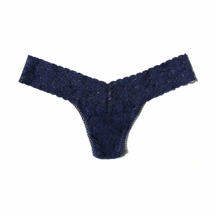 Signature Lace Low Rise Thong Basic Colors
