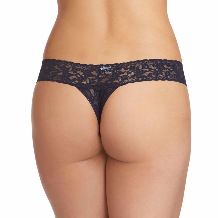 Signature Lace Low Rise Thong Basic Colors