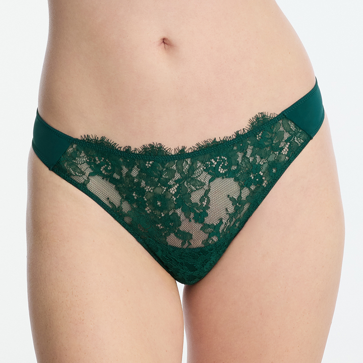 Entice Front Lace Thong Wreath